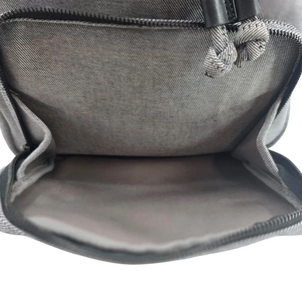 Everlane gray reverse